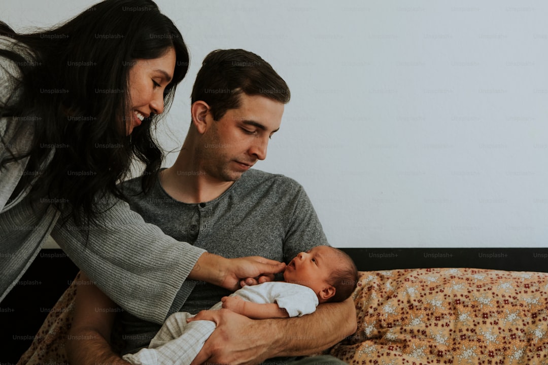 신생아 특례대출 가족 이미지